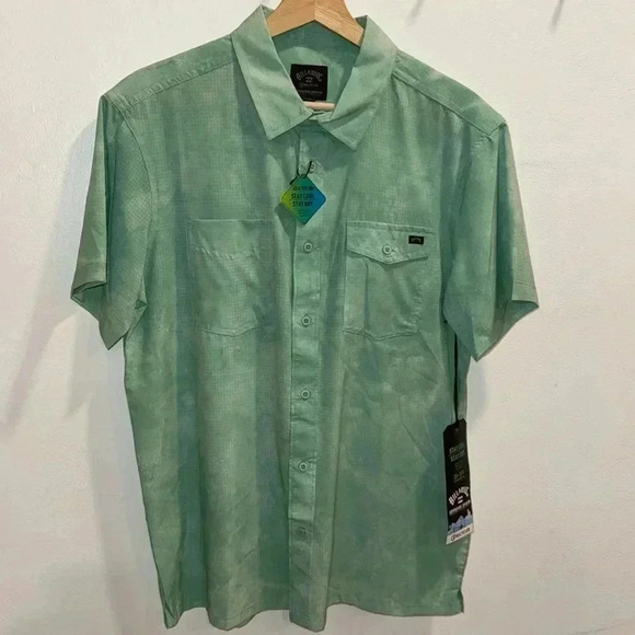 Billabong Surftrek Perf Short Sleeve Button Up - Sizes Small and Medium - Picture 1 of 5